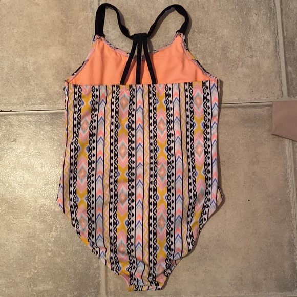 Swimsuit - Picture 2 of 3